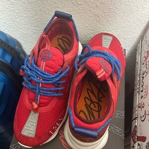 Versace chain reaction